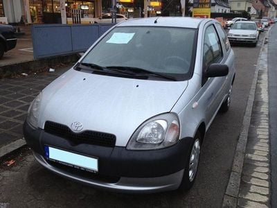 Gebraucht Toyota Yaris 92 PS (67 kW) 2001 Silber metallic Kleinwagen