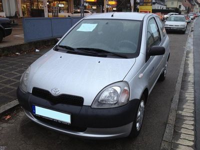 Silber metallic Gebraucht 2001 Toyota Yaris Kleinwagen | 2.999 €
