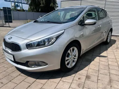 Gebraucht Kia Ceed DREAM-TEAM Edition 99 PS (72 kW) 2015 Silber Kleinwagen