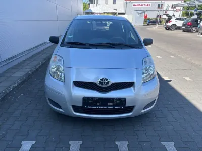 Second-hand Toyota Yaris 69 CP (50 kW) 2010 Argintiu Hatchback