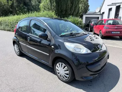 Gebraucht Peugeot 107 Urban Move 68 PS (50 kW) 2009 Metallicschwarze lackierung/ Kleinwagen