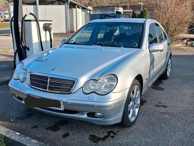Gebraucht Mercedes C180 129 PS (94 kW) 2001 Silber Limousine