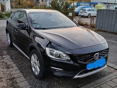 Schwarz Gebraucht 2016 Volvo V60 CC Kombi | 12.000 €