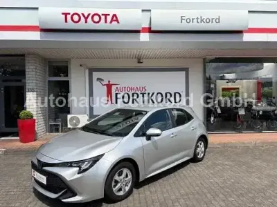 Gebraucht Toyota Corolla 116 PS (85 kW) 2019 Silber Limousine