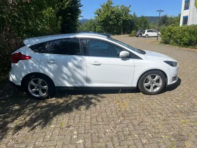 Gebraucht Ford Focus Cool & Connect 125 PS (91 kW) 2018 Weiß Limousine