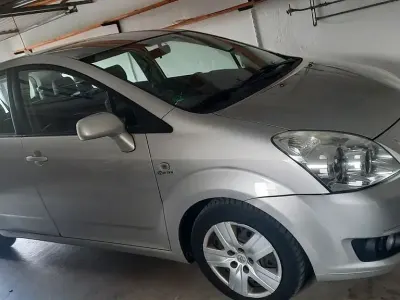 Gebraucht Toyota Corolla Verso 136 PS (100 kW) 2009 Silber Van / Kleinbus