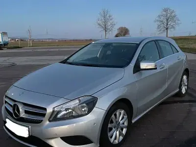 Gebraucht Mercedes A180 122 PS (89 kW) 2012 Silber Limousine