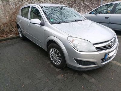 Gebraucht Opel Astra 95 PS (69 kW) 2008 Silber Kleinwagen