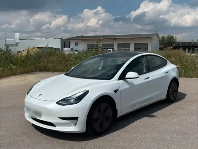 Gebraucht Tesla Model 3 Standard Range Plus 239 kW (325 PS) 2021 Weiß Limousine