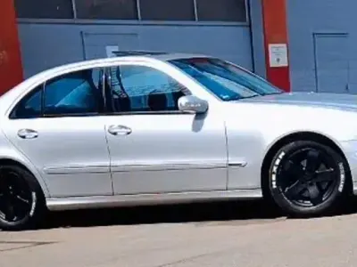 Gebraucht Mercedes E200 163 PS (119 kW) 2003 Silber Limousine