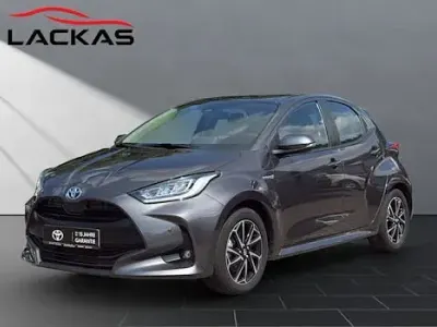 Gebraucht Toyota Yaris Hybrid Club 116 PS (85 kW) 2021 Grau Limousine