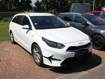 Gebraucht Kia Ceed Sportswagon 160 PS (117 kW) 2022 (hw2) deluxeweiss met. Kombi