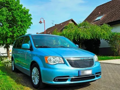 Gebraucht Chrysler Town & Country 287 PS (211 kW) 2013 Blau Van / Kleinbus