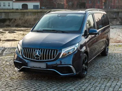 Gebraucht Mercedes V220 Edition 163 PS (119 kW) 2018 Blau Van / Kleinbus