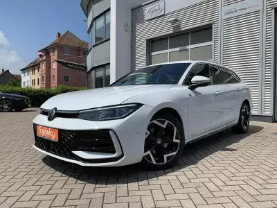 Gebraucht VW Passat R-line 150 PS (110 kW) 2025 Weiß Kombi