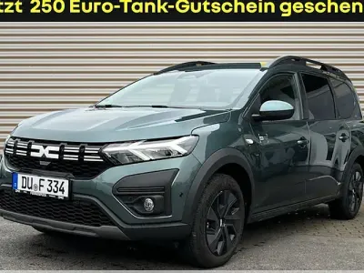 Gebraucht Dacia Jogger Expression 159 PS (116 kW) 2025 Grün Van / Kleinbus