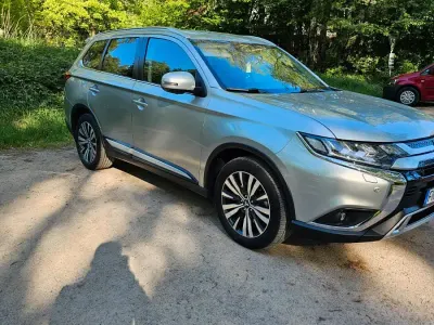 Begagnad Mitsubishi Outlander Top 150 HK (110 kW) 2020 Silver SUV