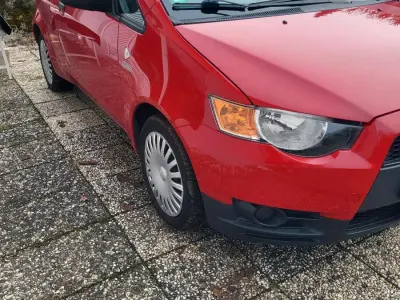 Gebraucht Mitsubishi Colt 75 PS (55 kW) 2009 Rot Kleinwagen