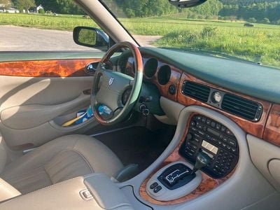 Usata Jaguar XJ8 Sovereign 237 CV (174 kW) 1999 Verde Berlina