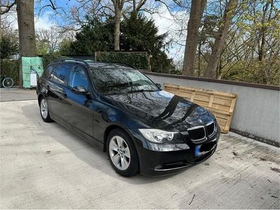 Gebraucht BMW 318 147 PS (108 kW) 2007 Schwarz Kombi