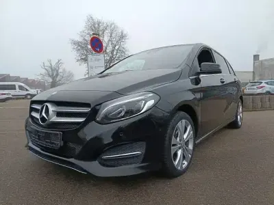 Używany Mercedes B200 136 KM (100 kW) 2015 Czarny Minivan