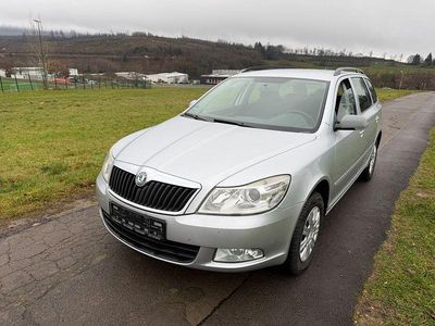 Silber Gebraucht 2009 Skoda Octavia Ambiente Kombi | 3.990 € (Fairer Preis)