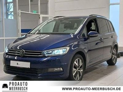 Blau Gebraucht 2024 VW Touran Comfortline Van / Kleinbus | 30.799 € (Fairer Preis)