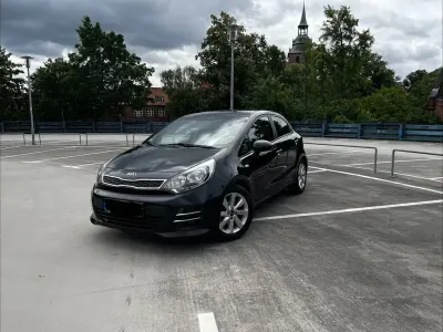 Gebraucht Kia Rio DREAM-TEAM Edition 85 PS (62 kW) 2015 Schwarz Limousine