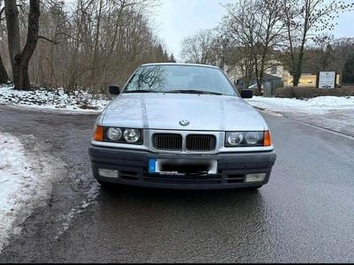 Gebraucht BMW 316 102 PS (75 kW) 1995 Silber Limousine