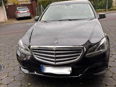 Gebraucht Mercedes E220 Avantgarde 170 PS (125 kW) 2015 Schwarz Kombi