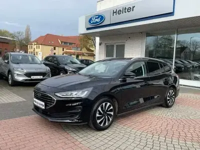 Gebraucht Ford Focus Titanium 125 PS (91 kW) 2024 Schwarz Limousine