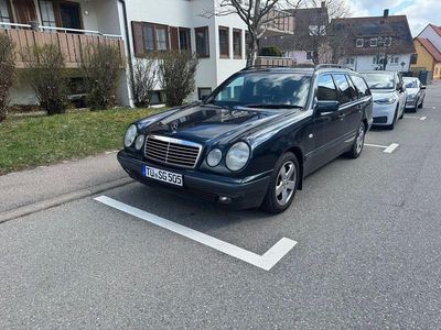 Gebraucht Mercedes E240 Classic 170 PS (125 kW) 1999 Blau Kombi
