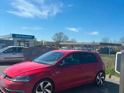Gebraucht VW Golf VII Sound 116 PS (85 kW) 2017 Rot Limousine