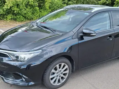 Gebraucht Toyota Auris 116 PS (85 kW) 2016 Schwarz Kombi