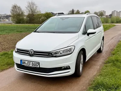 Gebraucht VW Touran Highline 150 PS (110 kW) 2021 Weiß Van / Kleinbus