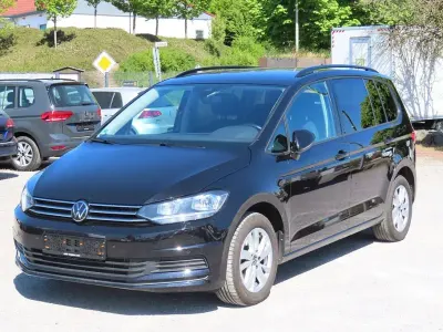 Second-hand VW Touran 150 CP (110 kW) 2023 Negru Monovolum