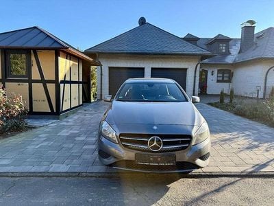 Gebraucht Mercedes A200 136 PS (100 kW) 2014 Grau Limousine