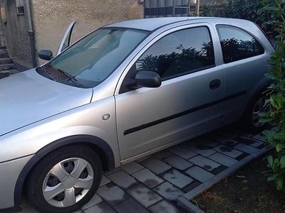 Silber Gebraucht 2002 Opel Corsa Kleinwagen | 1.350 €