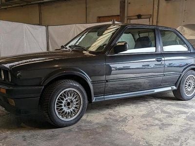Second-hand BMW 325 170 CP (125 kW) 1990 Negru Berlinǎ
