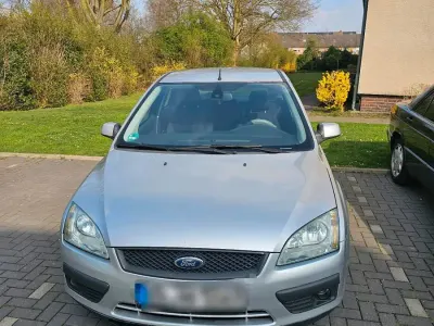 Gebraucht Ford Focus 101 PS (74 kW) 2005 Silber Limousine