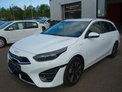 Gebraucht Kia Ceed Sportswagon Spirit 160 PS (117 kW) 2022 Weiß Kombi