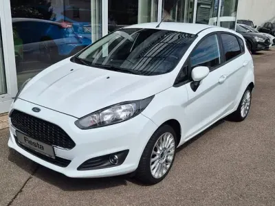 Gebraucht Ford Fiesta 82 PS (60 kW) 2017 Weiß Kleinwagen