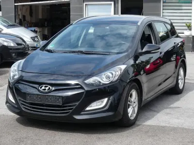 Gebraucht Hyundai i30 Trend 90 PS (66 kW) 2012 Schwarz Kombi