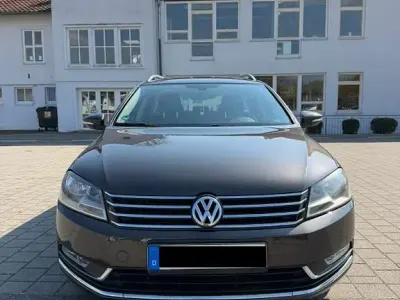 Gebraucht VW Passat 140 PS (102 kW) 2012 Braun Kombi
