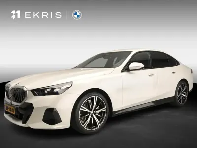 Gebraucht BMW 520 M Sport 208 PS (152 kW) 2025 Weiß Limousine