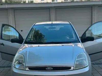Gebraucht Ford Fiesta 80 PS (58 kW) 2004 Silber Kleinwagen