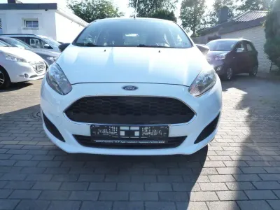 Gebraucht Ford Fiesta Ambiente 60 PS (44 kW) 2017 Weiß Kleinwagen