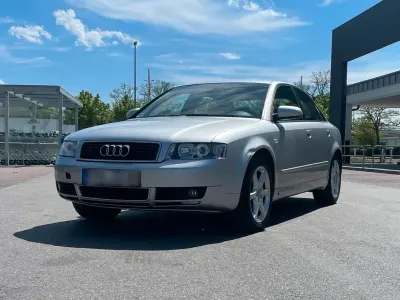 Używany Audi A4 131 KM (96 kW) 2004 Szary Sedan/Limuzyna