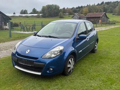 Używany Renault Clio II Dynamique 75 KM (55 kW) 2009 Niebieski Hatchback