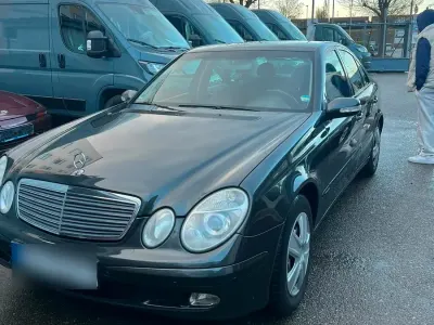 Gebraucht Mercedes E220 150 PS (110 kW) 2002 Beige Limousine